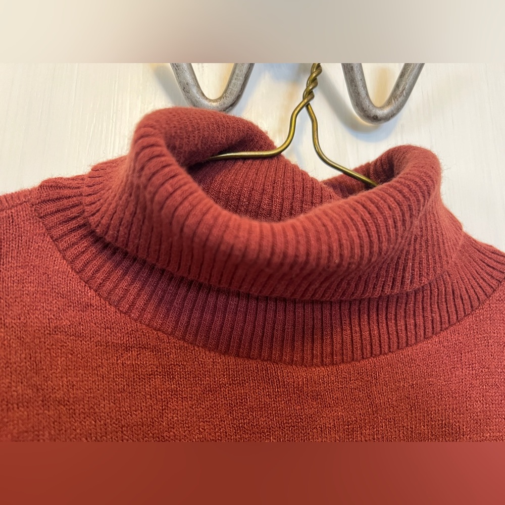 Vintage KING SIZE Turtleneck Acrylic Sweater Rust Colored Sz Medium
